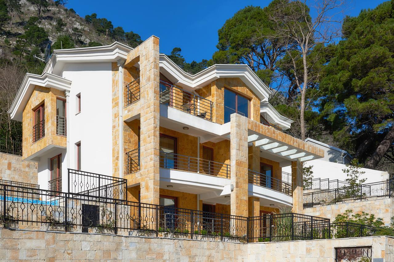 Apartments Residence Portofino Kotor Bagian luar foto